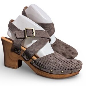 Korks tan perforated suede cross cross strap clog style heel Size 10